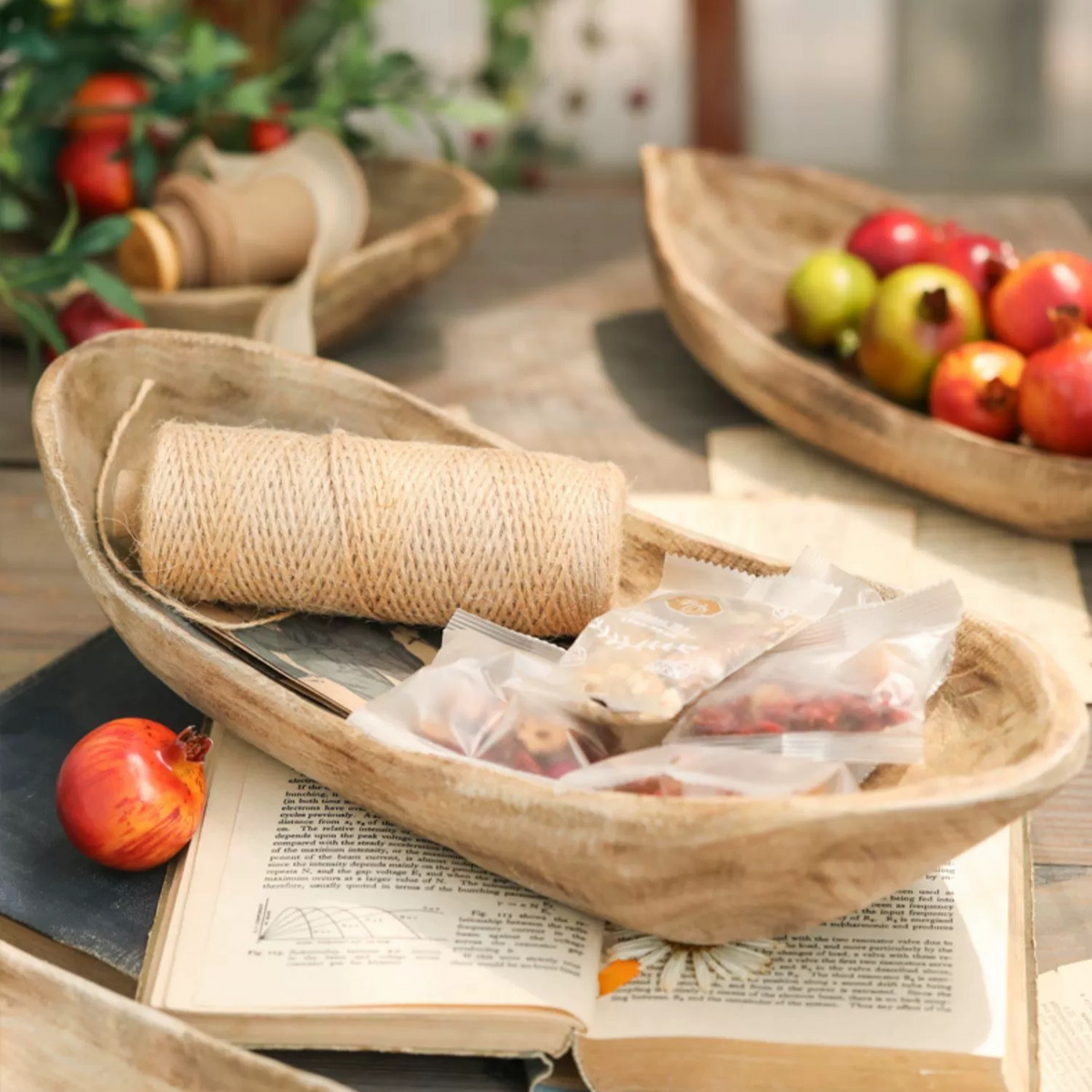Retro Wooden Boat-Shaped Fruit Platter