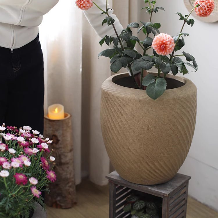 Comtemporary Swirl Planter - RusticReach