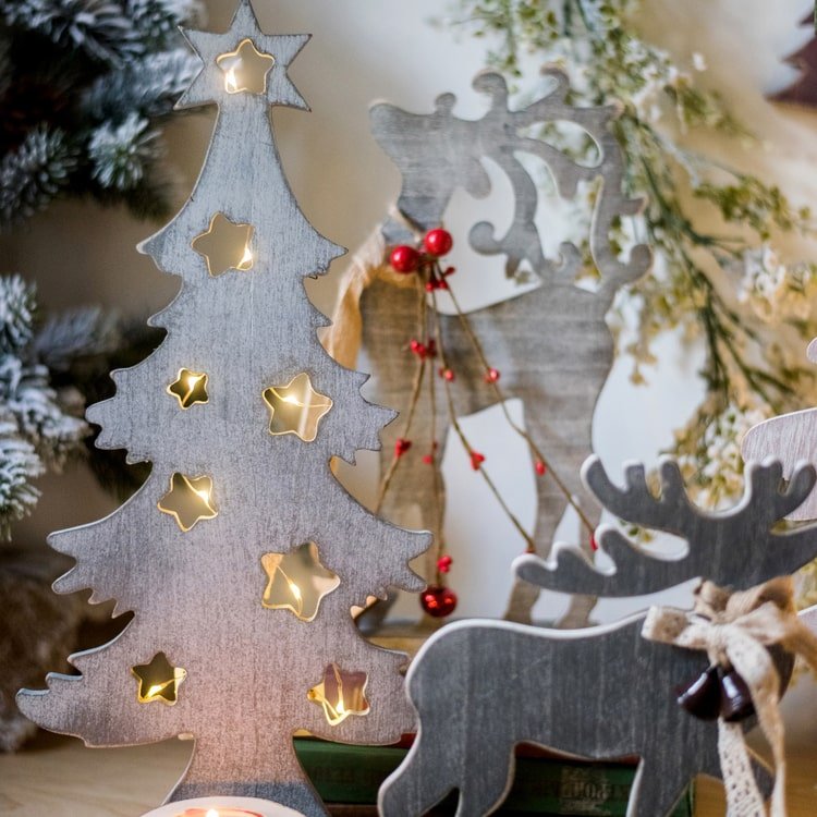 Christmas Desktop Decoration Figurines in Wood - RusticReach