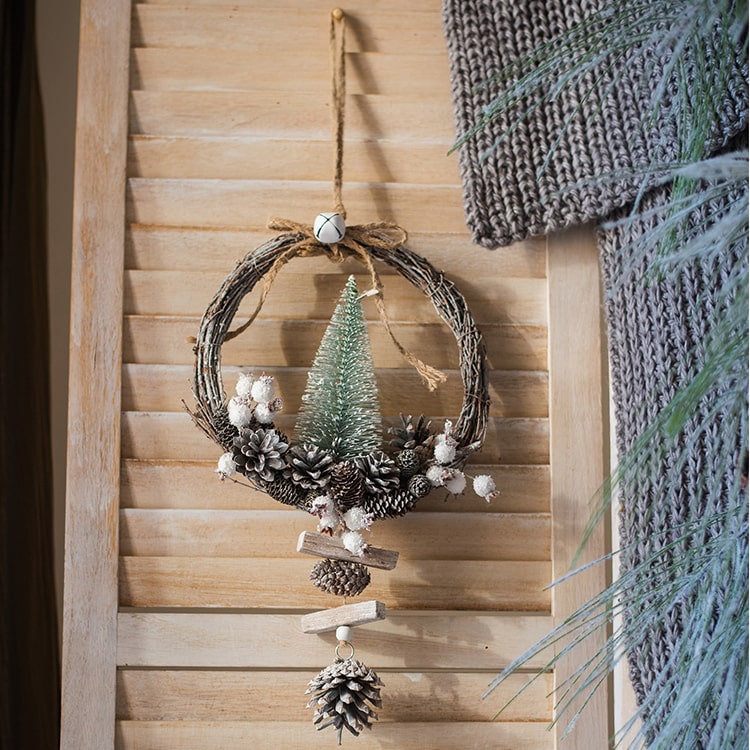Creative Rustic Christmas Wreath with Hanging Pine Cone