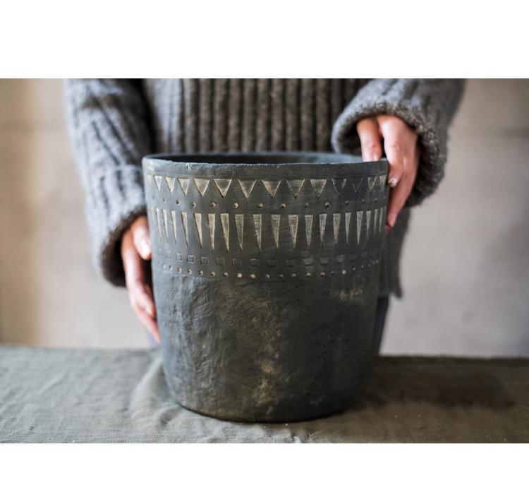 Black Pottery Cement Planter - RusticReach